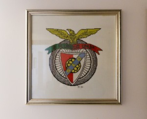 Símbolo do Benfica em ponto cruz